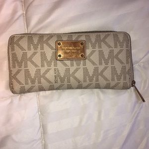 Michael Kors Zip Up Wallet